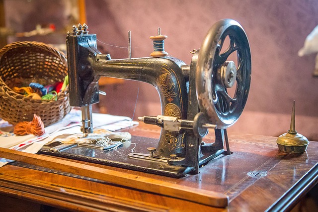 starý šicí stroj