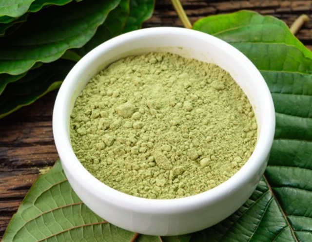 nádobka s kratomem